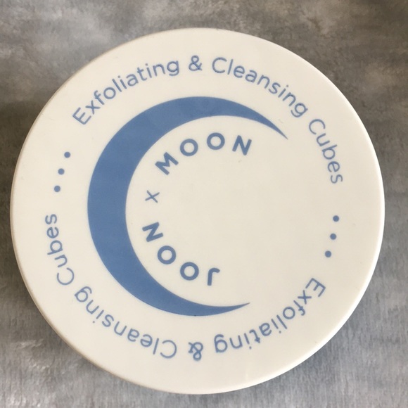Joon & Moon Blue Raspberry Exfoliating & Cleansing Sugar Cubes 7 oz Tub NWT - Picture 2 of 12